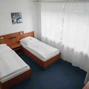 3* Bed & Breakfast Airport Lounge